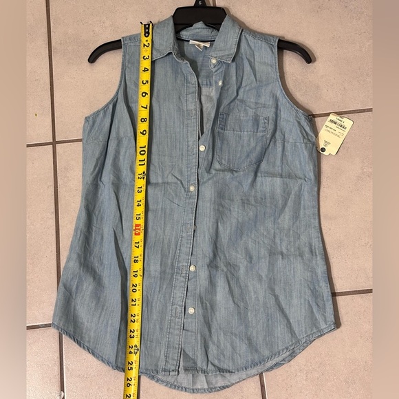 St. Johns Bay Women Denim Chambray Top Sleeveless Button Front XS - Picture 7 of 8